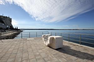 Forma viva se premika - Dve kamniti skulpturi zadnjega simpozija postavljeni na izbrani lokaciji 3